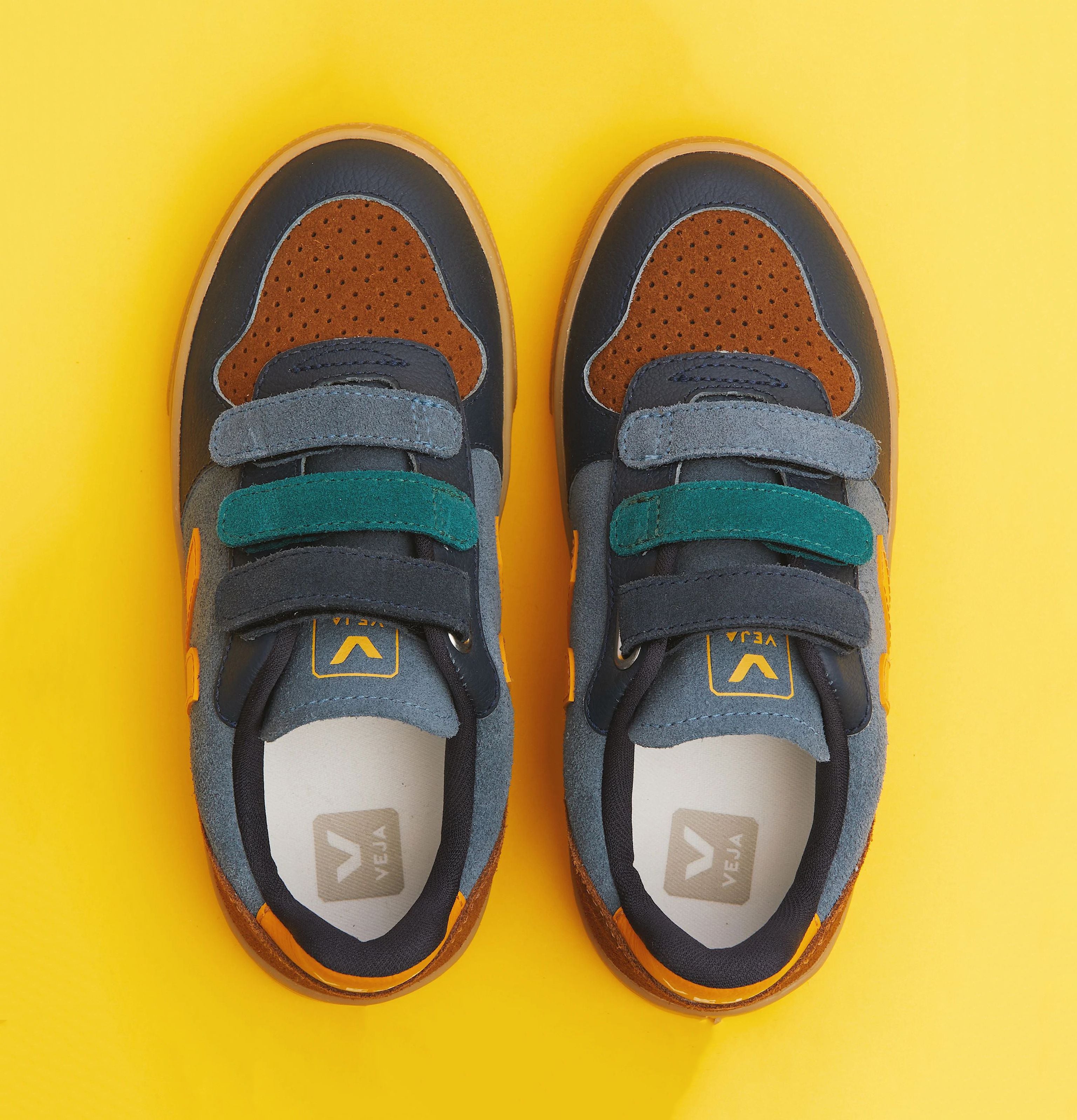 Veja-Small V-10 California Ouro Natural