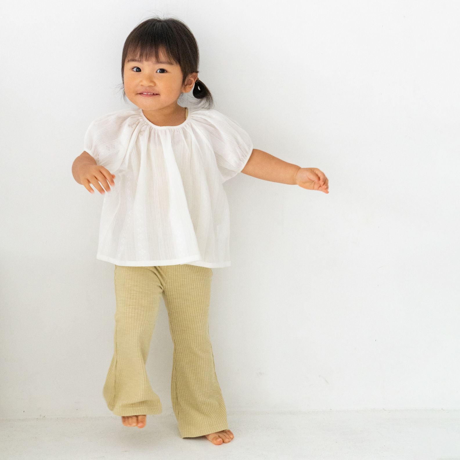 Solii + Solä - Girls Ribbed Flare Pants Pistachio