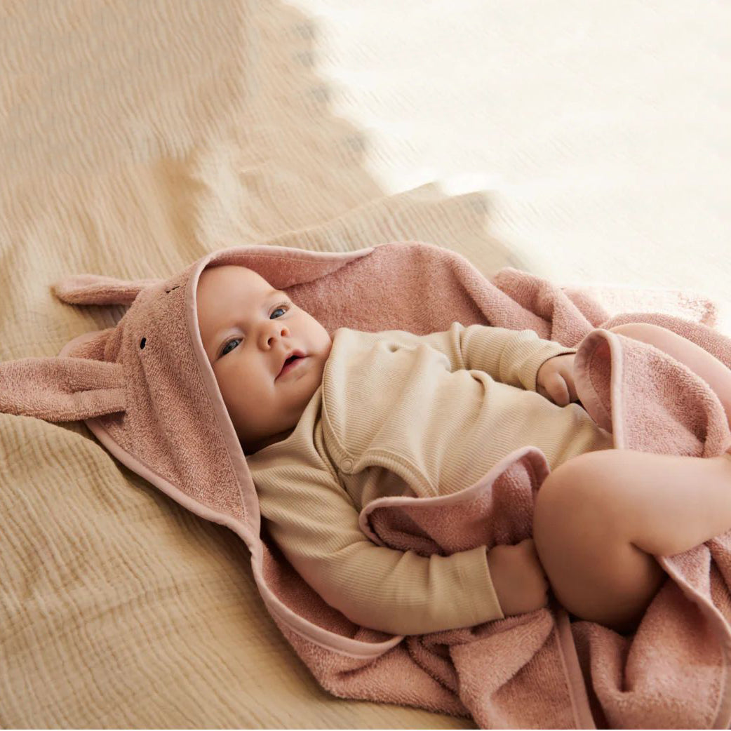 Liewood-Albert Hooded Towel Rabbit rose (70 x 70cm)