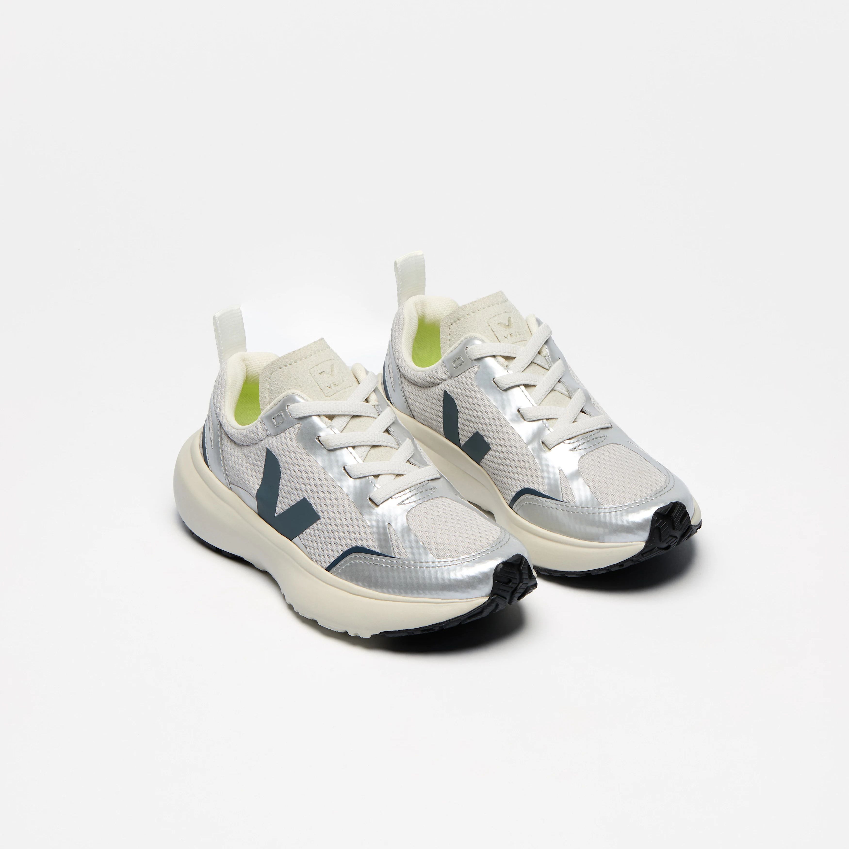Veja-Kids Small Canary Light Light-Grey_California_Silver