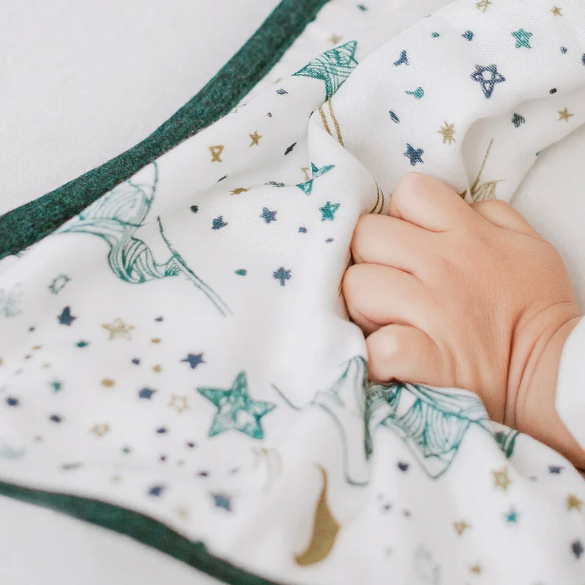 Nest Designs-4-Layer Baby Washcloth Set (3 Pack) - 25cm x 23cm Snowy Snuggles+Snow Angels+Stars White