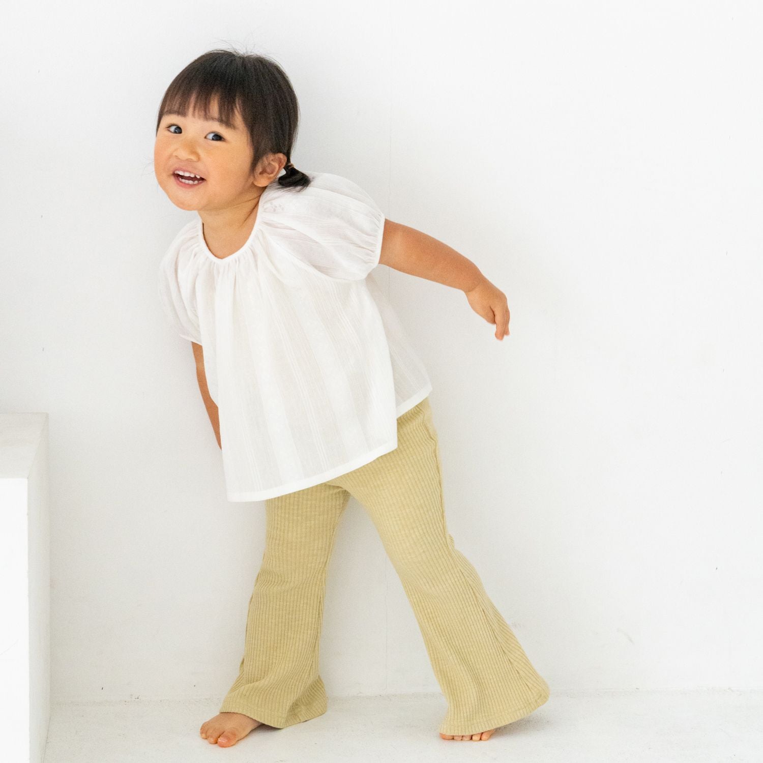 Solii + Solä - Girls Ribbed Flare Pants Pistachio