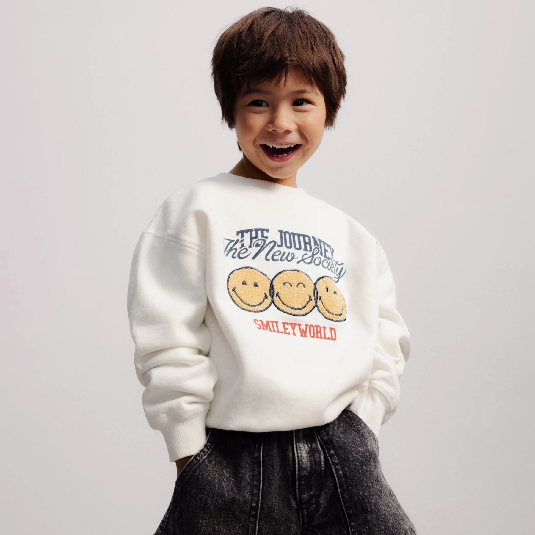 The New Society-Smiley Sweatshirt Whisper White