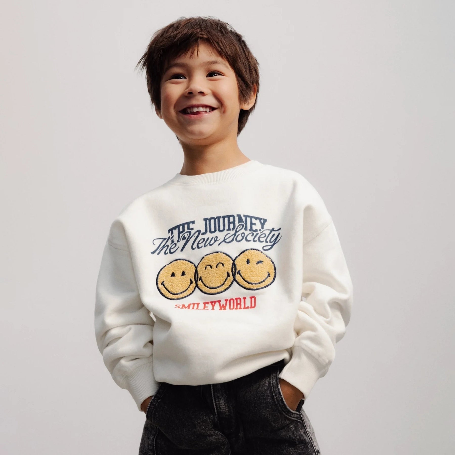 The New Society-Smiley Sweatshirt Whisper White