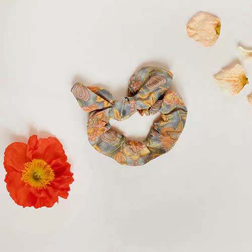 Scrunchie Kimmi Grey California Flowers - Cémarose Canada