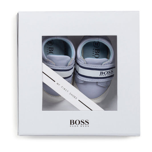 BOYS CRIB SHOES WITH LOGO IN GIFT BOX, PALE BLUE